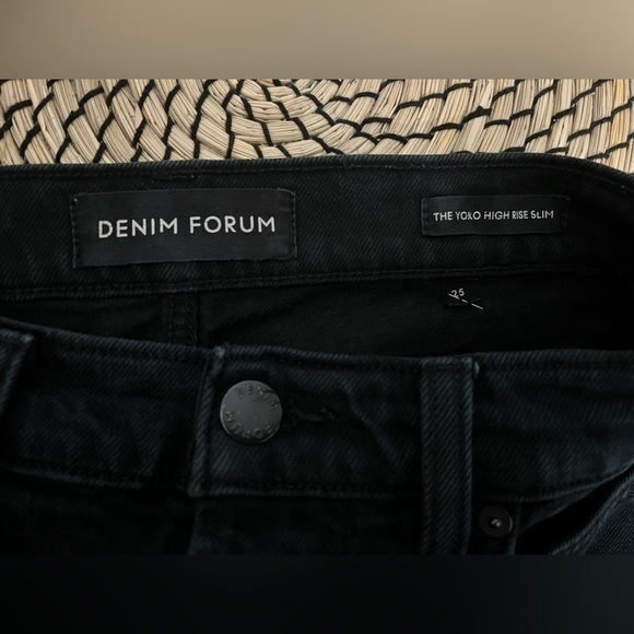 ARITZIA | DENIM FORUM YOKO High Rise SLIM in black - size 25 - actual waist 26” - Picture 5 of 10